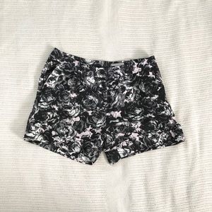 🌸 H&M FLORAL SHORTS